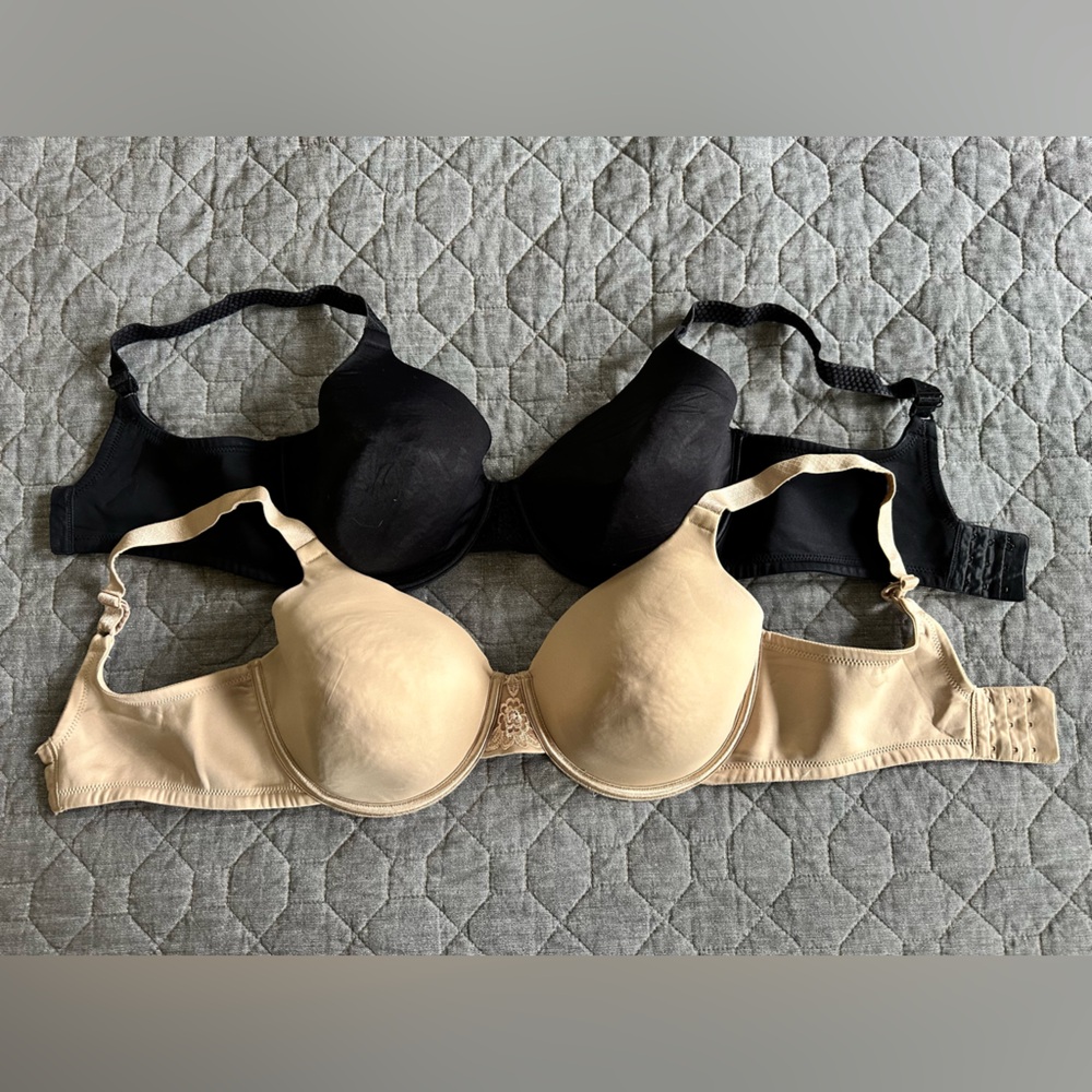 Set of 2 Vanity Fair bras, black and beige. Lined full-coverage cups - size 36DD